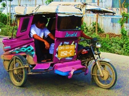 Ein Tuk-Tuk-Fahrer pennt in seinem Gefährt Quelle: carstenweidling.de C5