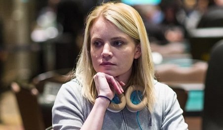 Cate Hall in der Kritik Hall 343434