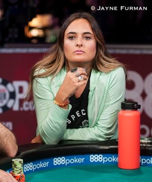 Kami Hudson busto KamiHudson